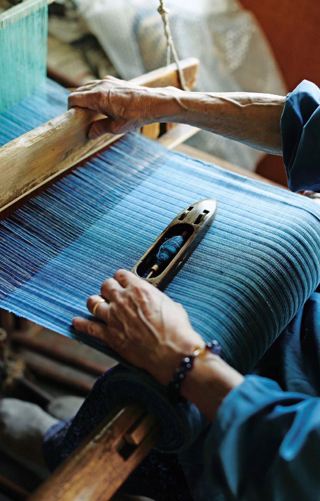 An artisan working on traditional Su embroidery